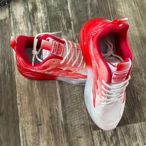 Men’s Red and White Sneakers.Breathable and Fashionable. Size 8.5-9 Asian 42 NIP